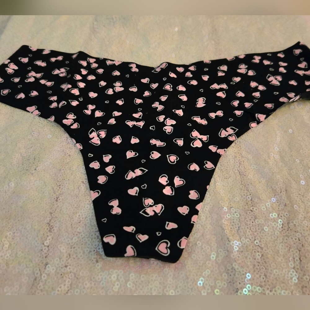 5/$40🛍 Victoria's Secret No Show Black Light Pink Heart Thong NWOT